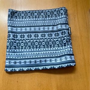 Seirus Innovatio Youth Black/White Cold weather/Ski Face Mask. Great Condition.